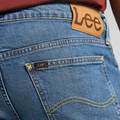 LEE Daren Zip Jeans Straight in Mid Woodland (L707KNHK) label patch 
