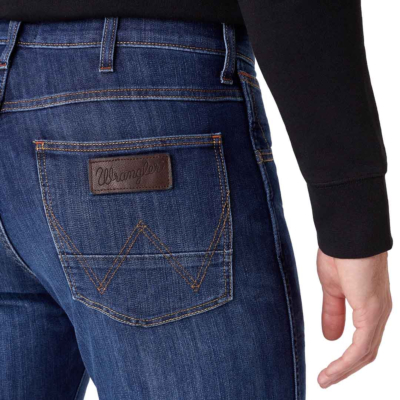 WRANGLER Arizona Jeans Regular in Cool Hand (back pocket) 