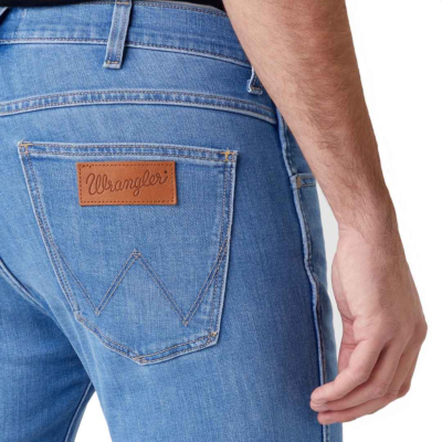 WRANGLER Larston Jeans Slim Tapered - Heat Rage (back pocket)
