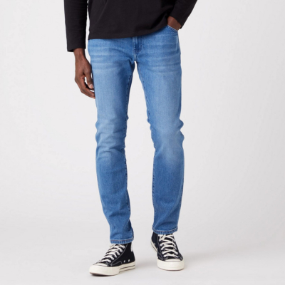 Wrangler Larston Jeans Tapered in New Favorite (W18SJX21Y) 