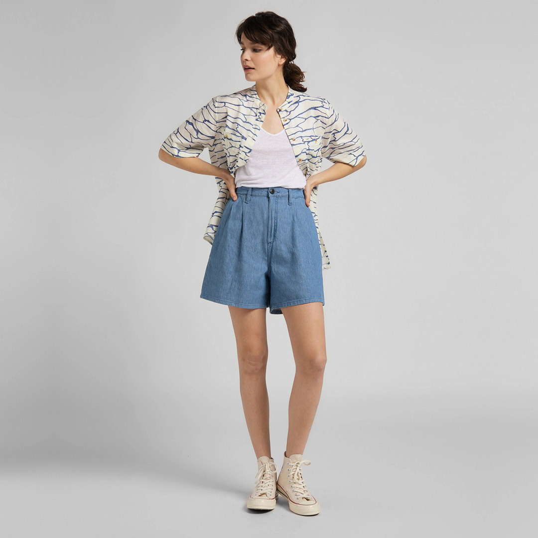 District Concept Store - LEE Stella Pleated Shorts for Women - Light Linnen  (L37ANBYK)
