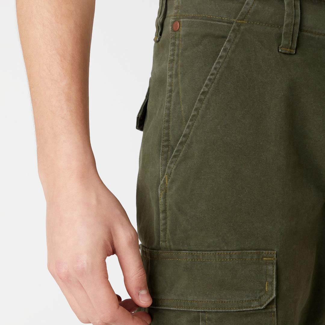 District Concept Store - Wrangler Casey Jones Cargo Pants - Militare Green  (W1C250G40)