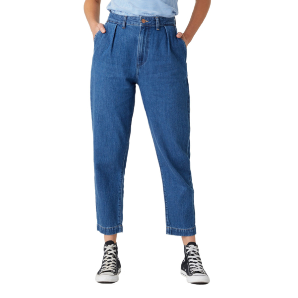 District Concept Store - WRANGLER Mom Pleated Chino Jeans - Lake Side  (W22HZB26K)